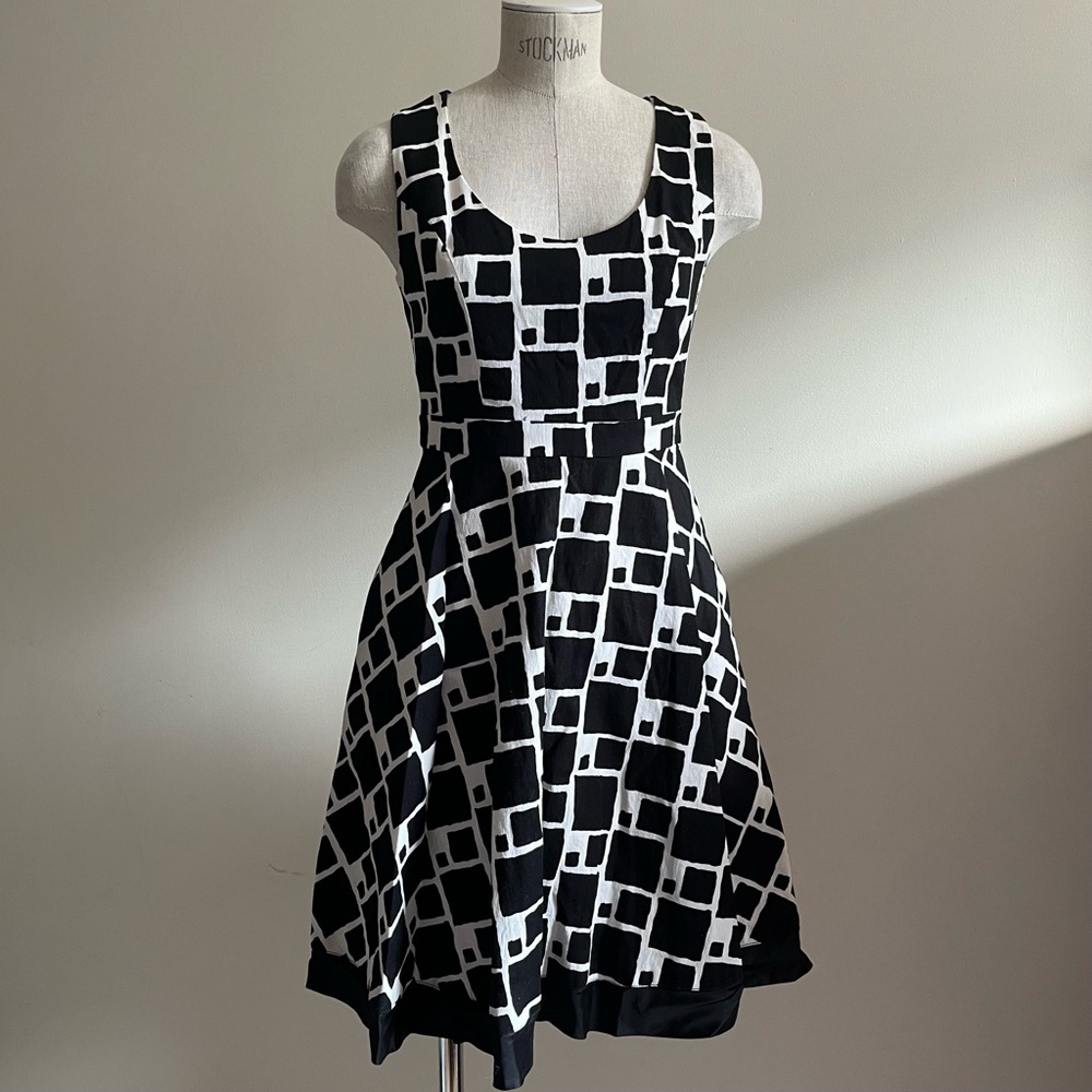 SOLD Shoshanna Fit and Flare Dress Geometric Print Black/White Retro 50’s Style